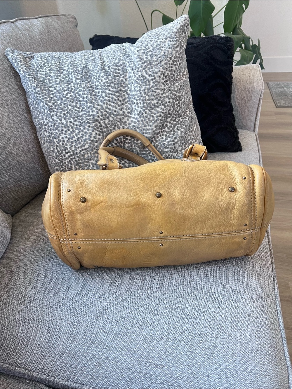 Chloe Paddington Tan Beige Mustard Leather Handbag with Gold Accents - Picture 6 of 16